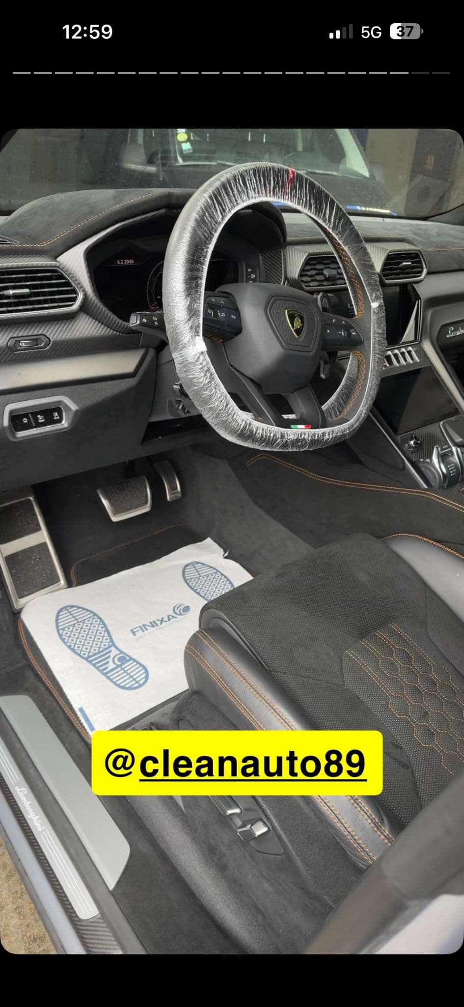 Lamborghini Urus — habitacle nettoyé